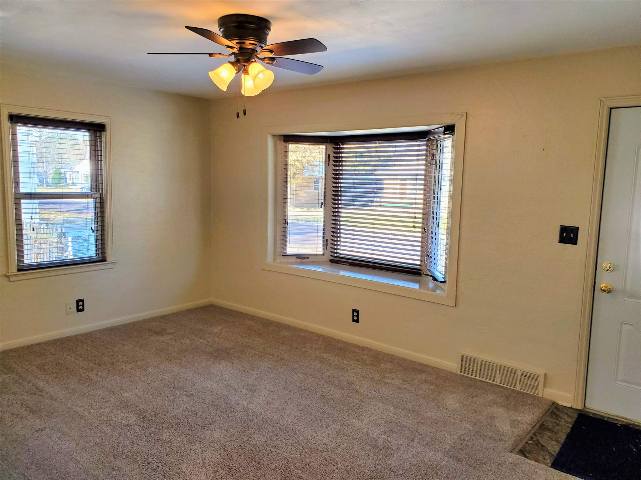 1510 Tennell Road Pekin, IL 61554 - Photo 3 of 14 Gallery Image 3
