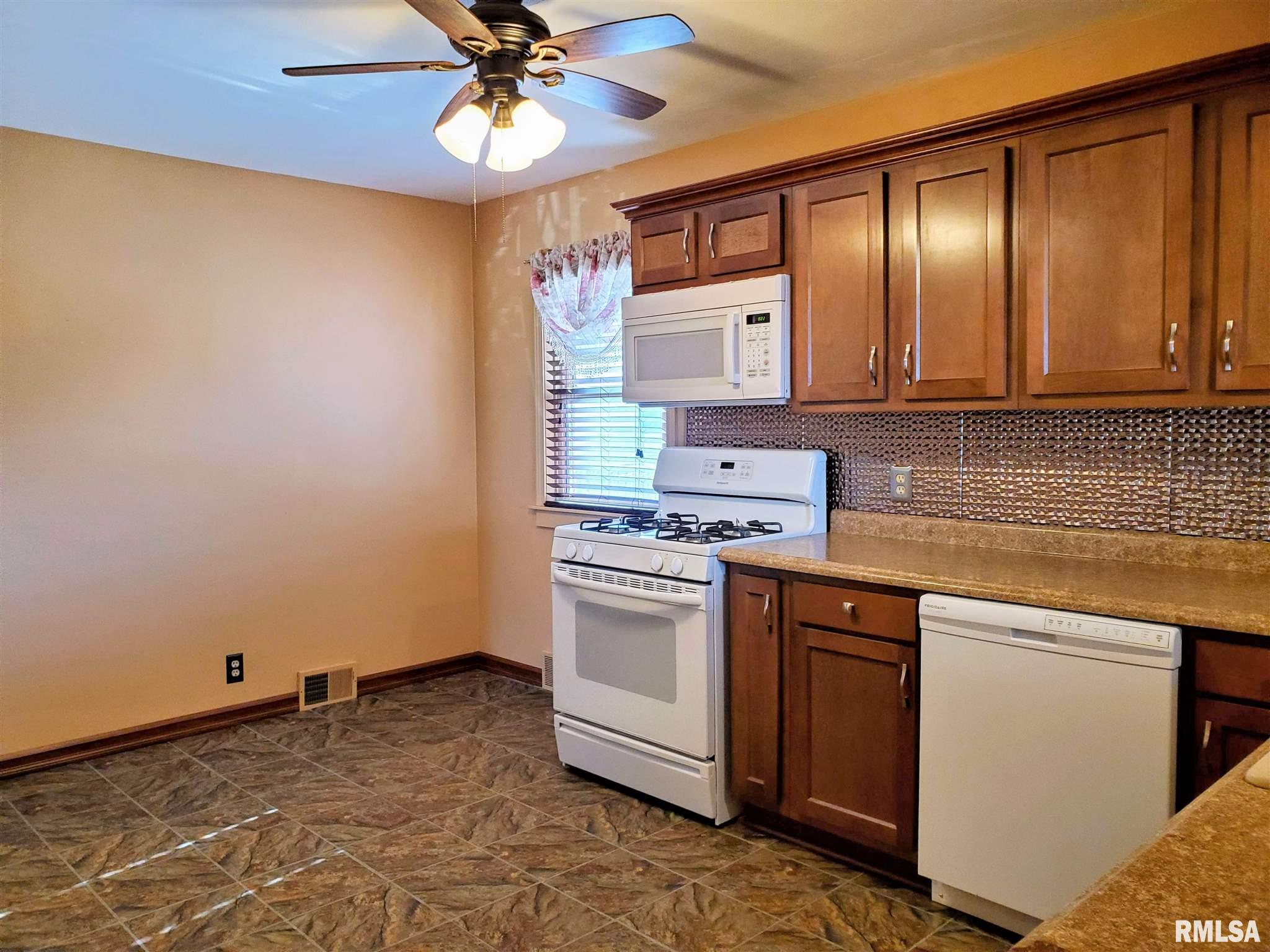 1510 Tennell Road Pekin, IL 61554 - Photo 7 of 14 Gallery Image 7