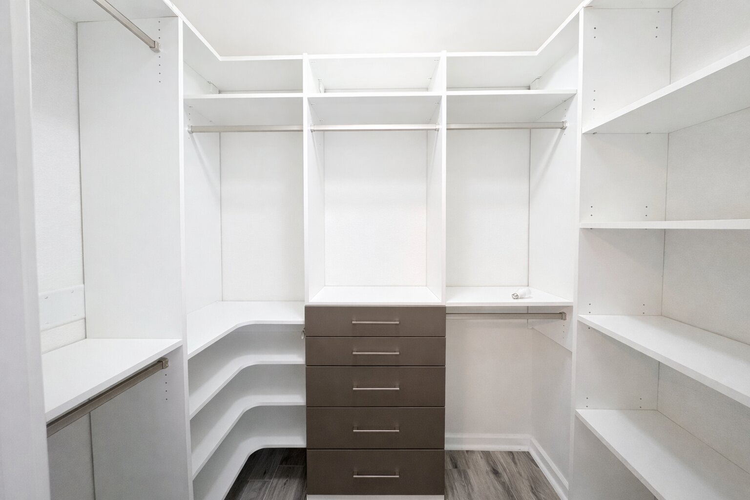 1201 Grove Boulevard, Unit 1701 Austin, TX 78741 - Photo 5 of 10 a view of cabinets and window