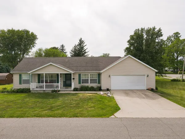 $209,000 | 210 North 6th Street, Kentland, IN 47951