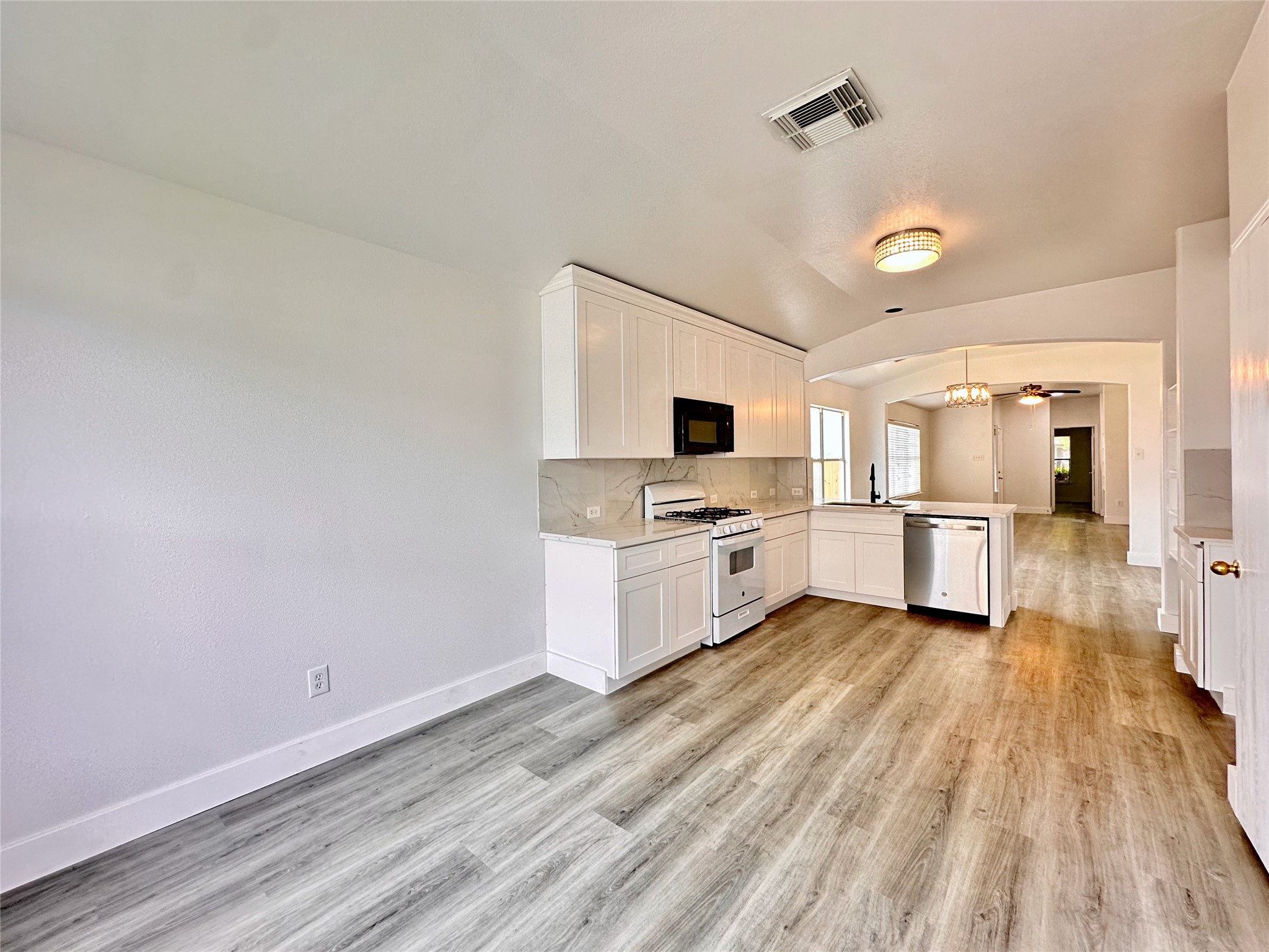 8202 Radial Court Rosharon, TX 77583 - Photo 14 of 27