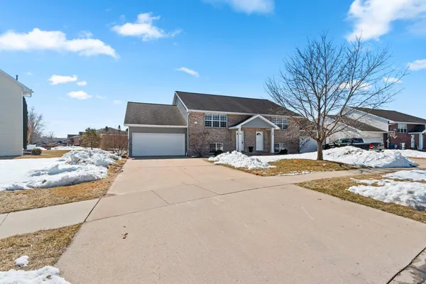 $514,900 | 118 East River Drive, De Pere, WI 54115