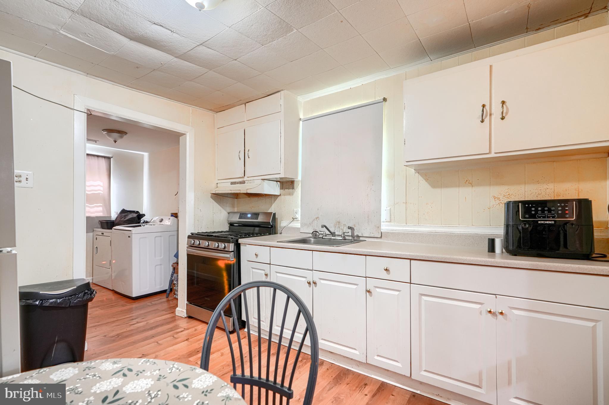 502 Grovethorn Road Middle River, MD 21220 - Photo 6 of 20 a kitchen with granite countertop white cabinets and white appliances