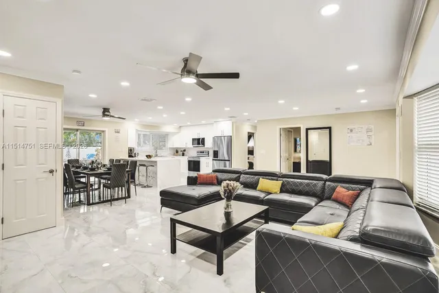 $9,999 | 5500 Cleveland Street, Hollywood, FL 33021