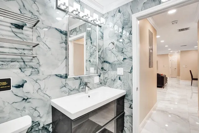 $9,999 | 5500 Cleveland Street, Hollywood, FL 33021