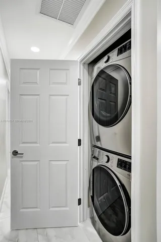 $9,999 | 5500 Cleveland Street, Hollywood, FL 33021