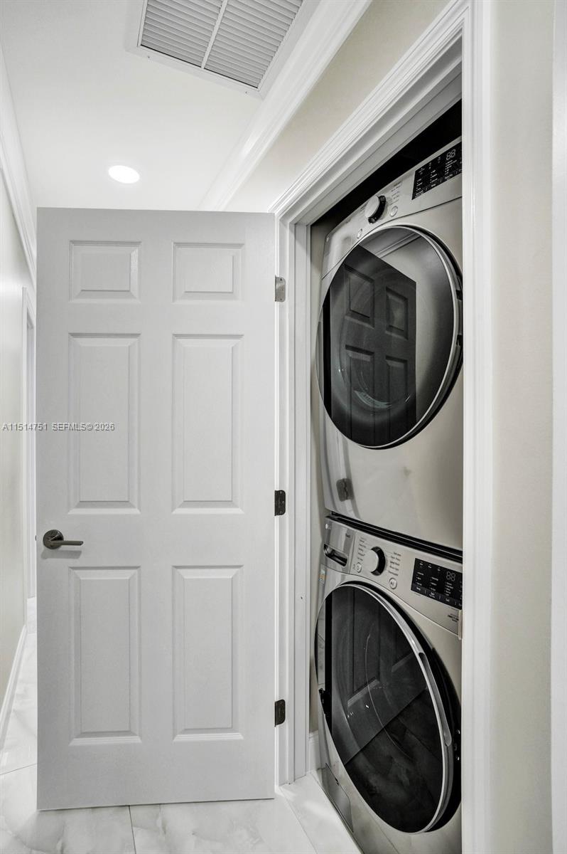 5500 Cleveland Street Hollywood, FL 33021 - Photo 39 of 45 a utility room with dryer and washer