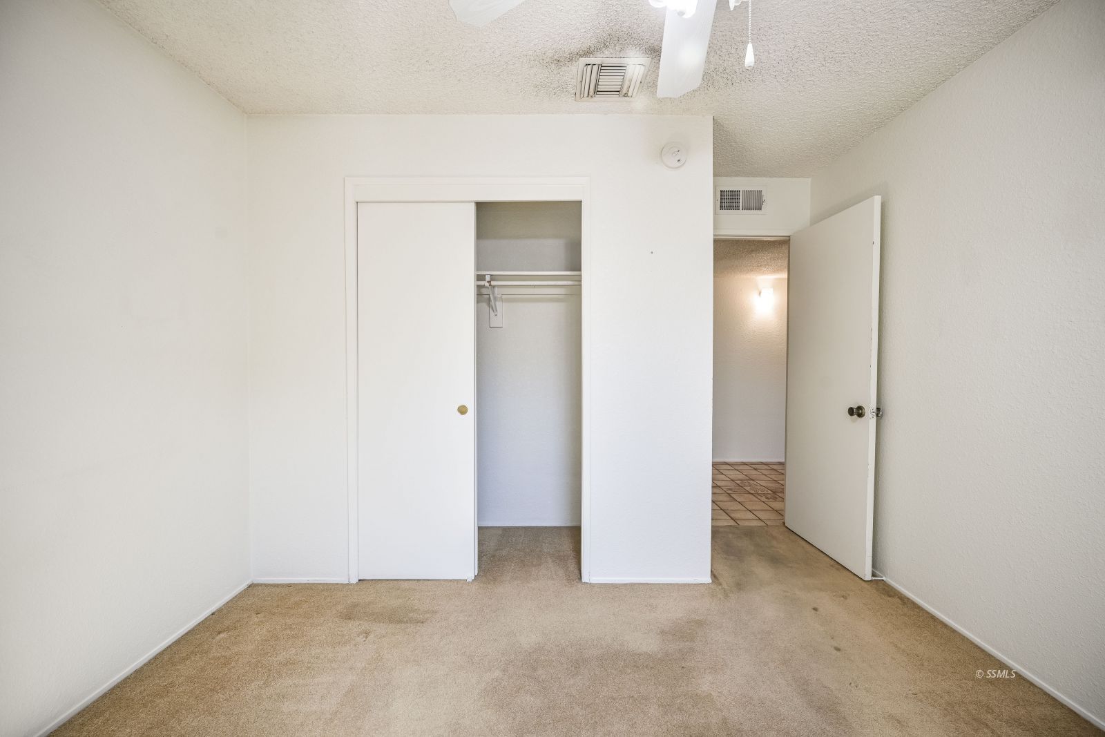 221 South Silver Ridge Street Ridgecrest, CA 93555 - Photo 26 of 44 an empty room with closet and a bathroom