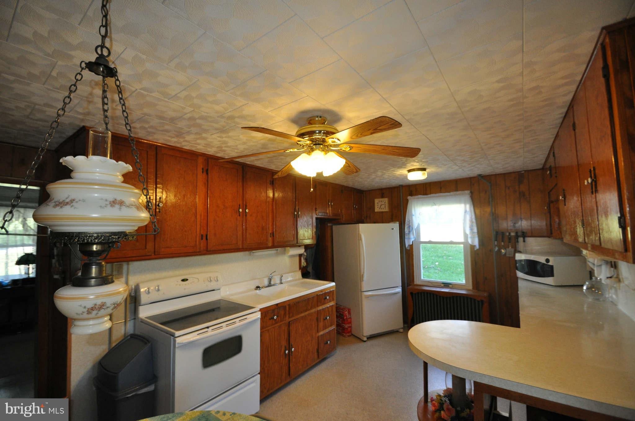 213 North Clear Ridge Road Union Bridge, MD 21791 - Photo 7 of 17 EAT IN KITCHEN W/PANTRY LOTS OF CABINETS