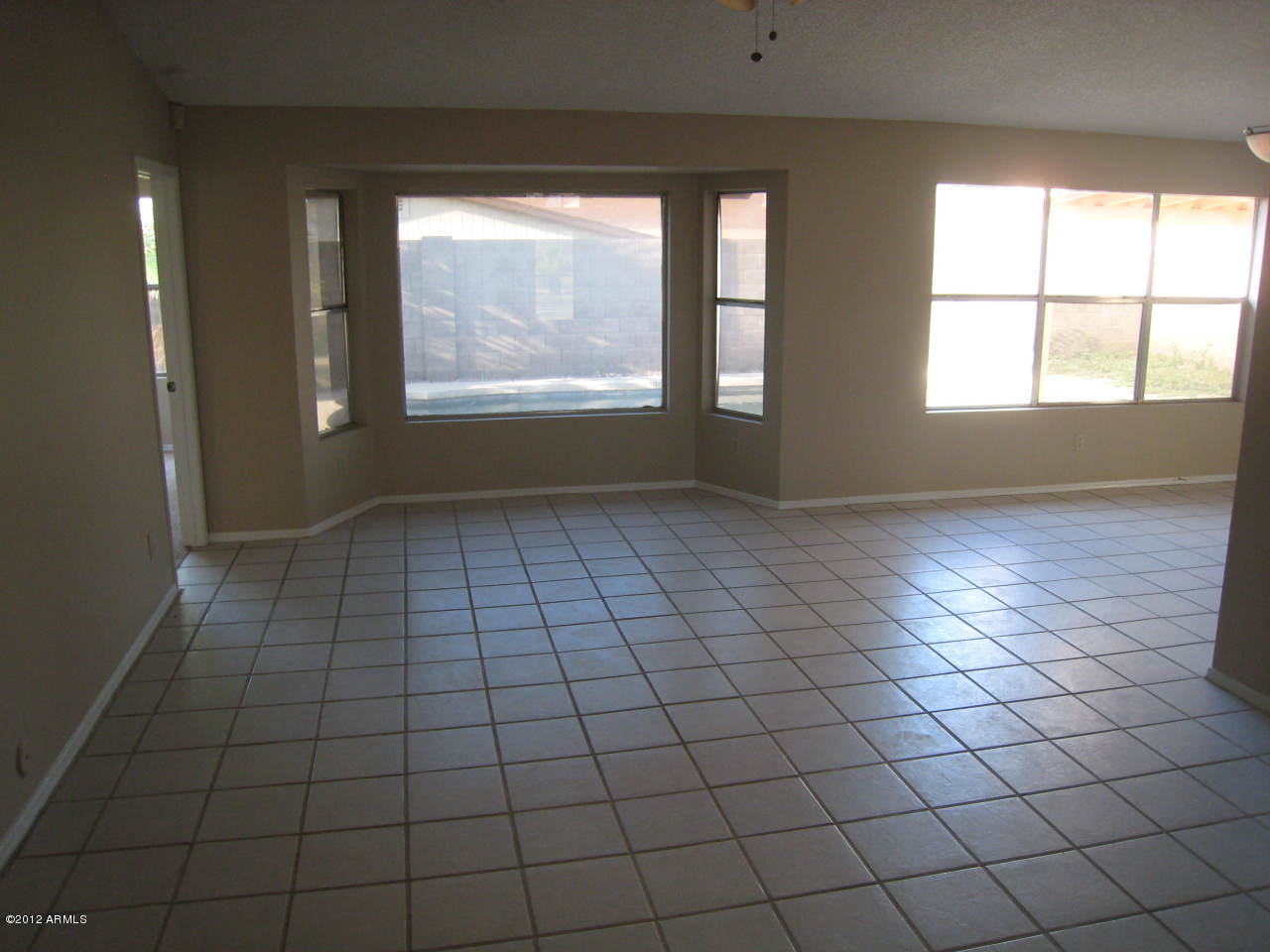 4529 East Frye Road Phoenix, AZ 85048 - Photo 4 of 18 Living and dining rooms