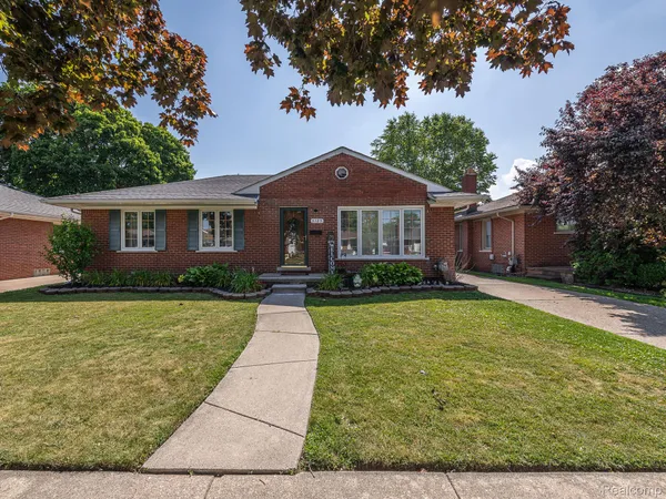 $259,900 | 3125 Anna Avenue, Trenton, MI 48183