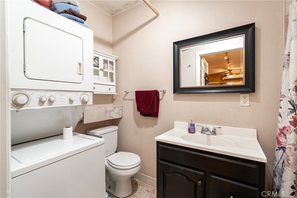 1002 Par Avenue Paso Robles, CA 93446 - Photo 35 of 59 a bathroom with a sink mirror and toilet