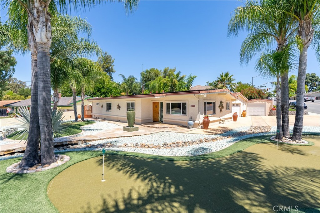 1002 Par Avenue Paso Robles, CA 93446 - Photo 52 of 59 a view of a house with swimming pool and sitting area