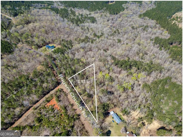 a view of a yard with a tree