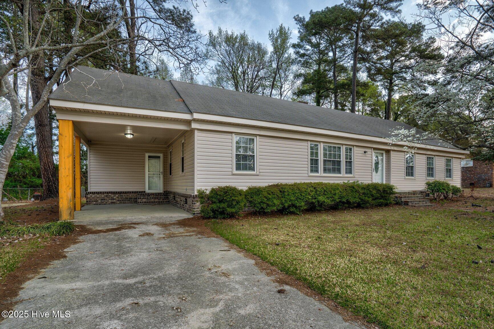 1906 Cres Drive West Wilson, NC 27893 - Photo 3 of 27 003-1906CrescentDriveWest-Wilson-NC-2789