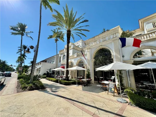 a view of multiple house with outdoor seating