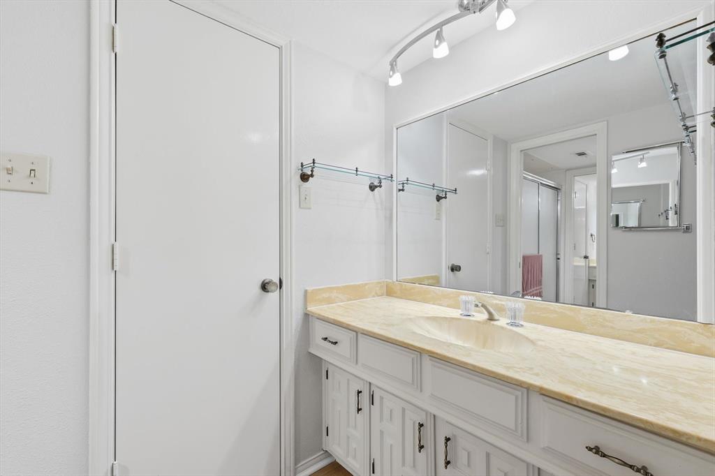 2505 Oak Manor Court Arlington, TX 76012 - Photo 13 of 23 a bathroom with a sink and a mirror