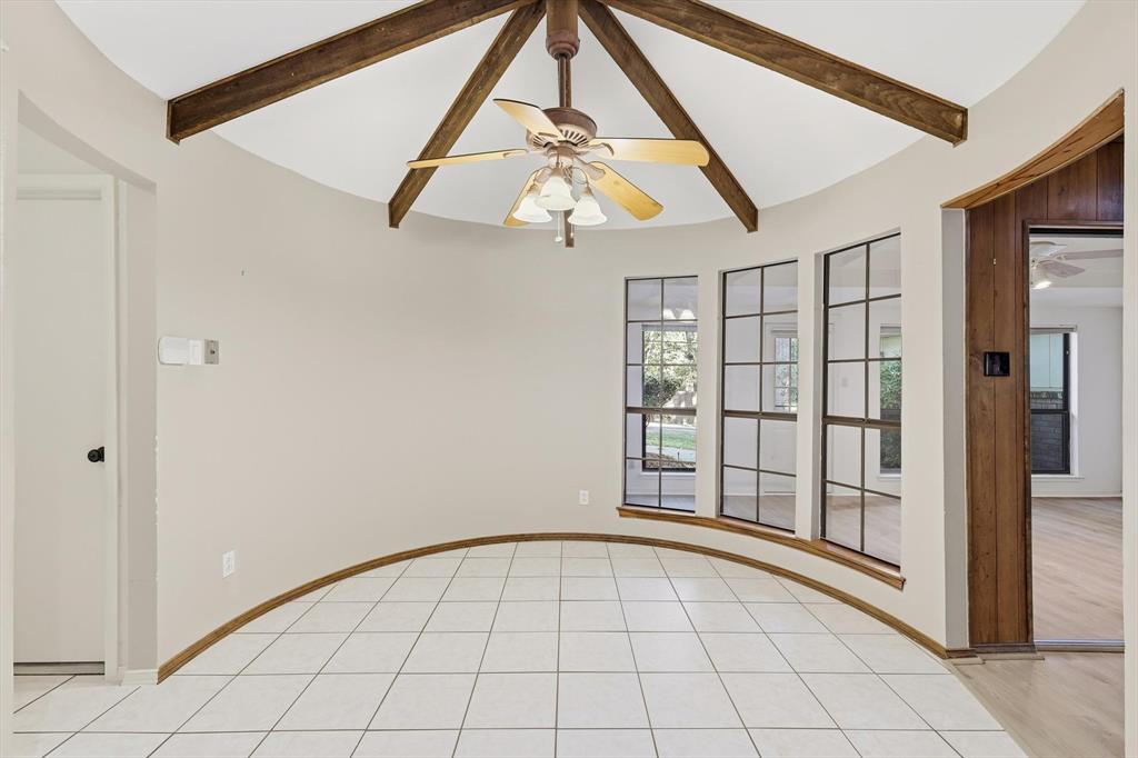 2505 Oak Manor Court Arlington, TX 76012 - Photo 9 of 23 a view of an entryway