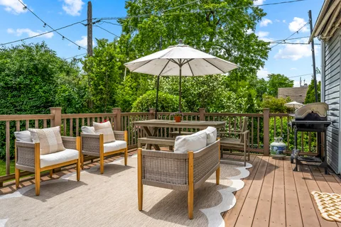 $529,000 | 1325 East Walnut Avenue, Des Plaines, IL 60016