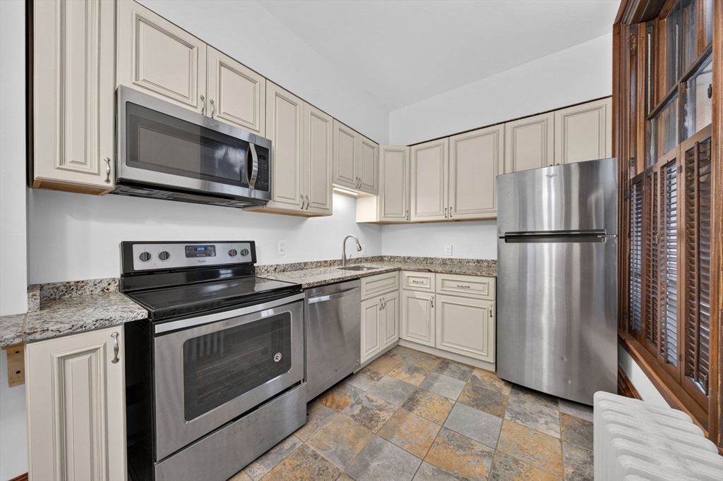 533 Locust Street, Unit 3 Fall River, MA 02720 - Photo 9 of 25 Gallery Image 9