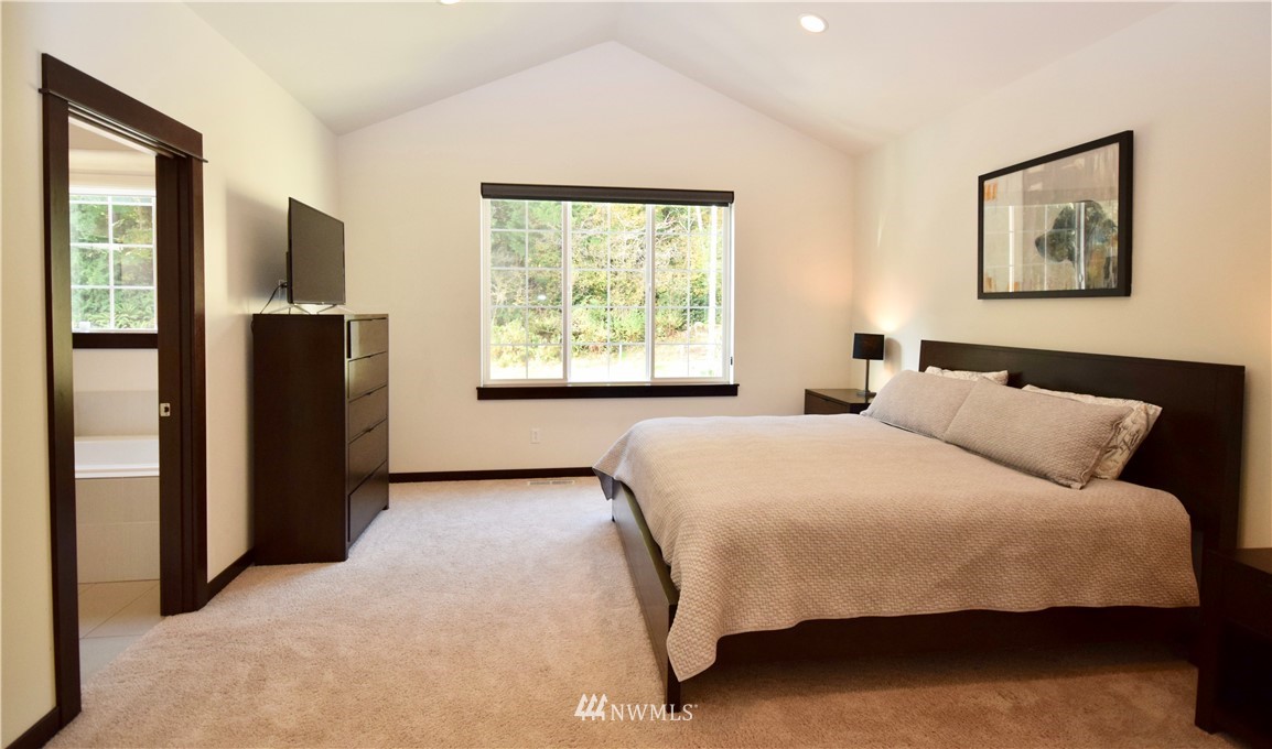 17829 3rd Avenue Southeast Bothell, WA 98012 - Photo 21 of 39