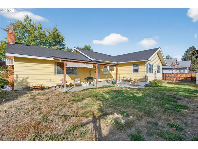 $275,000 | 2860 College Street, Baker City, OR 97814