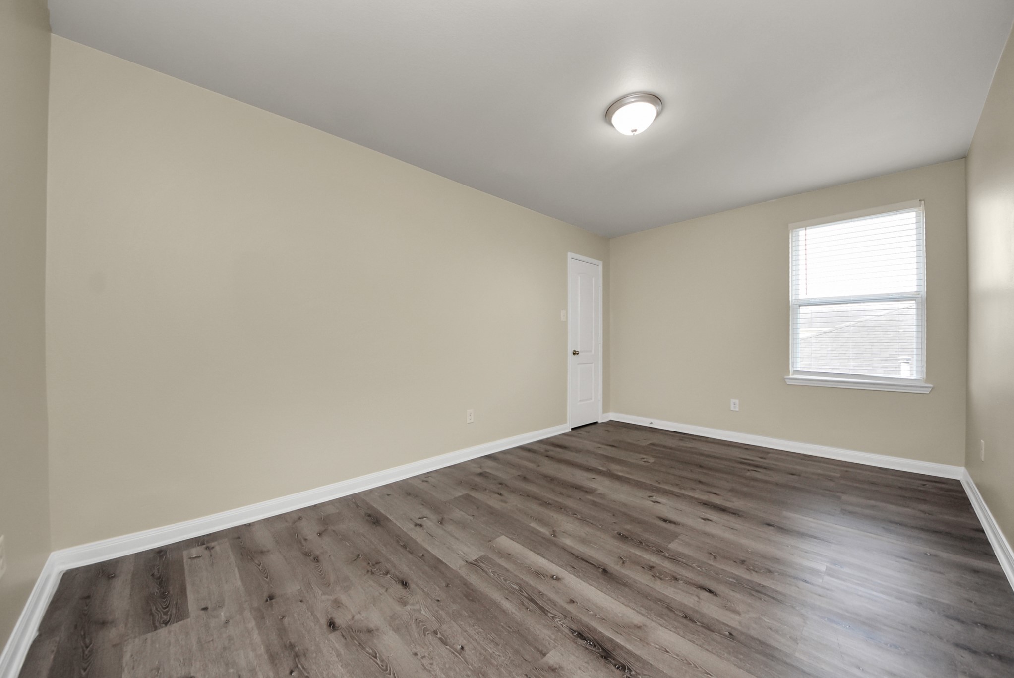 1855 Garnet Breeze Drive Rosharon, TX 77583 - Photo 32 of 40 an empty room with wooden floor and windows