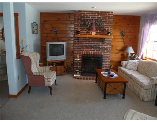 22 Lancelot Road, Unit 22 Naples, ME 04055 - Photo 15 of 25 Living Room.