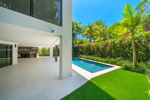 $8,950,000 | 900 Northeast 75th Street, Miami, FL 33138