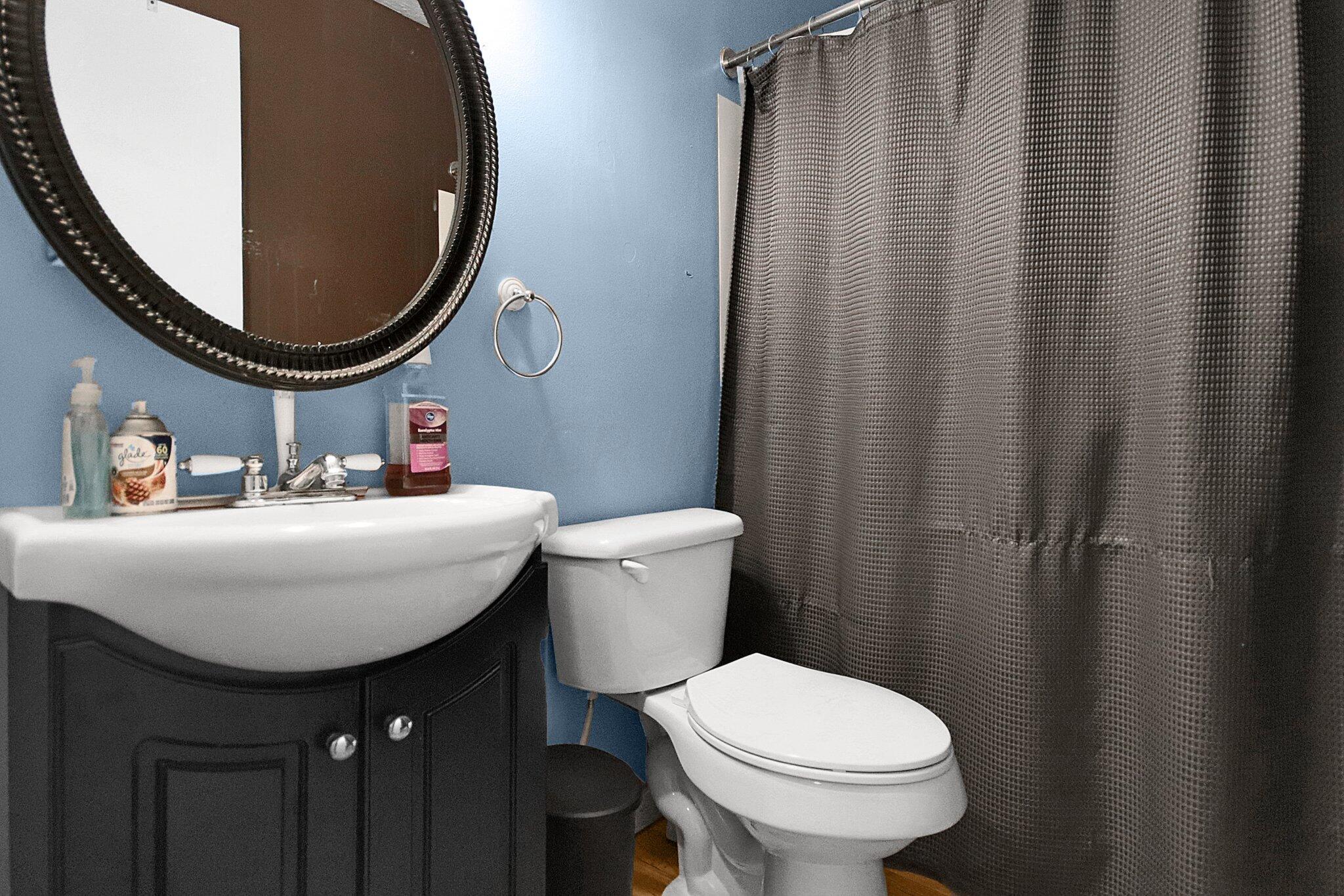 280 East Alcott Road Columbus, OH 43207 - Photo 11 of 18 Updated Tub Bath