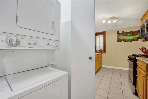 $225,000 | 550 West Surf Street, Unit 2, Chicago, IL 60657
