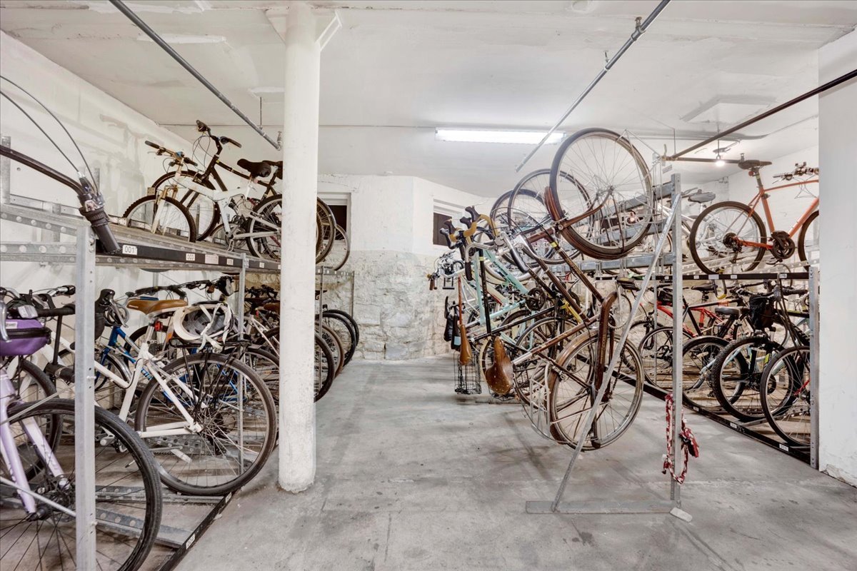 550 West Surf Street, Unit 2 Chicago, IL 60657 - Photo 12 of 13