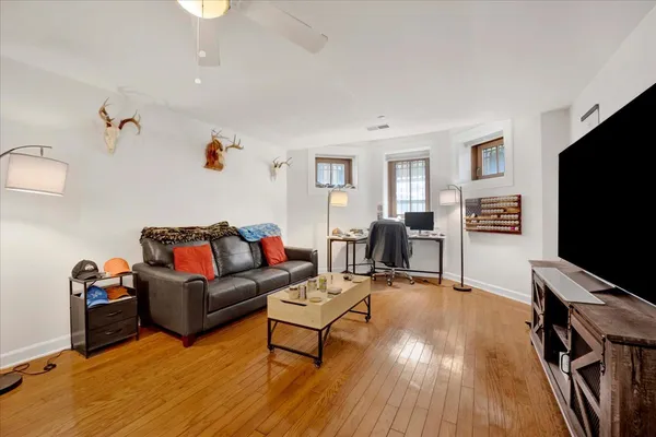 $225,000 | 550 West Surf Street, Unit 2, Chicago, IL 60657