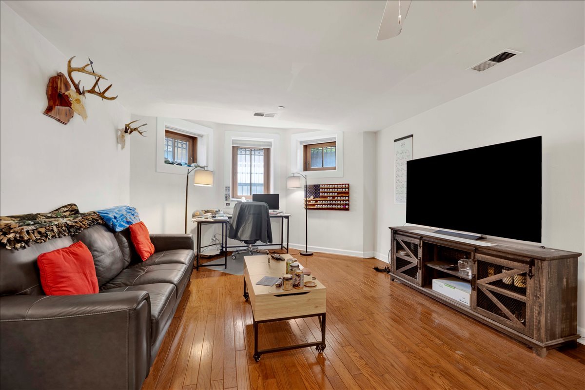 550 West Surf Street, Unit 2 Chicago, IL 60657 - Photo 3 of 13