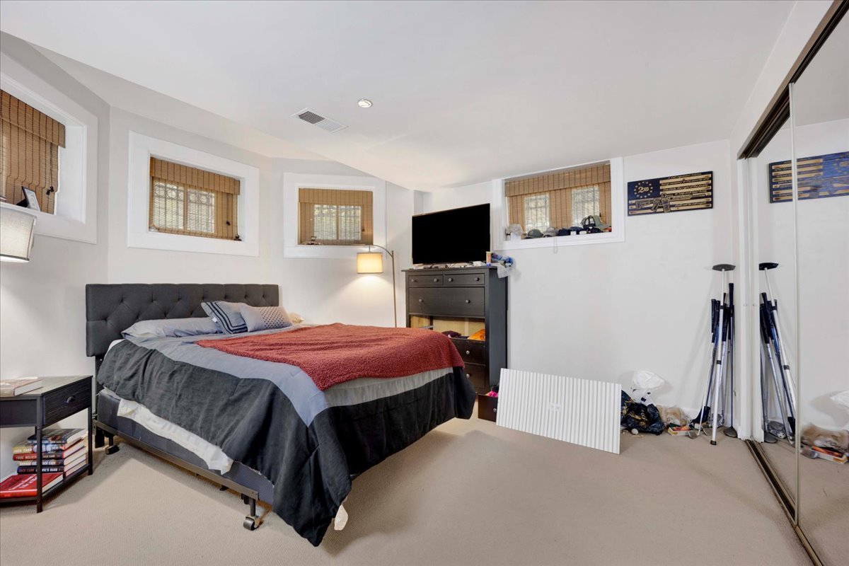 550 West Surf Street, Unit 2 Chicago, IL 60657 - Photo 8 of 13