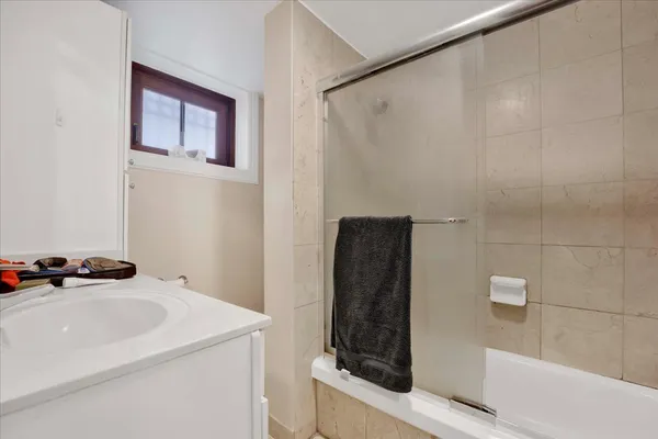 $225,000 | 550 West Surf Street, Unit 2, Chicago, IL 60657