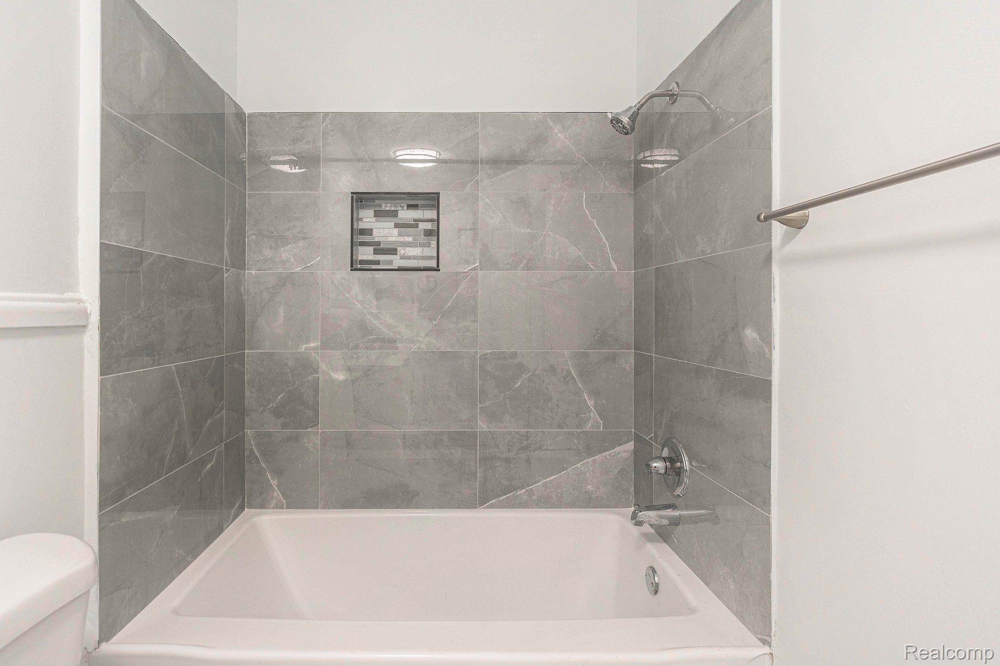 2475 South Commerce Road, Unit 5 Walled Lake, MI 48390 - Photo 32 of 37