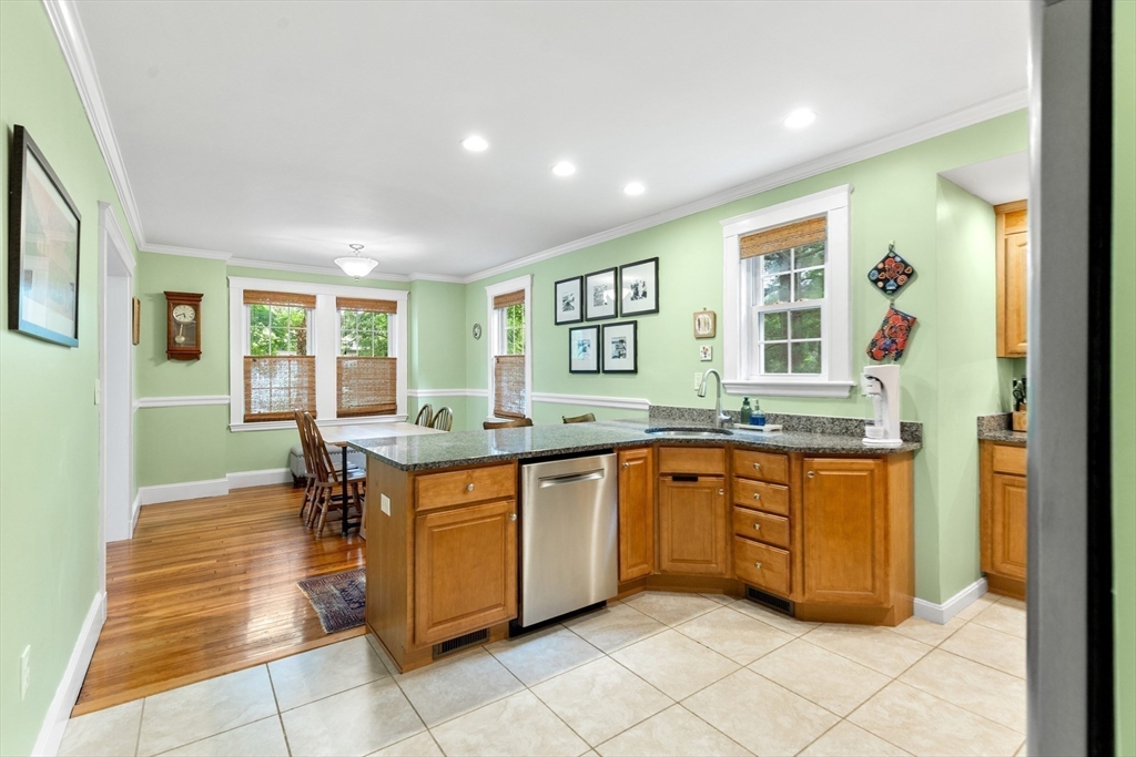 304 Lowell Street Reading, MA 01867 - Photo 12 of 32