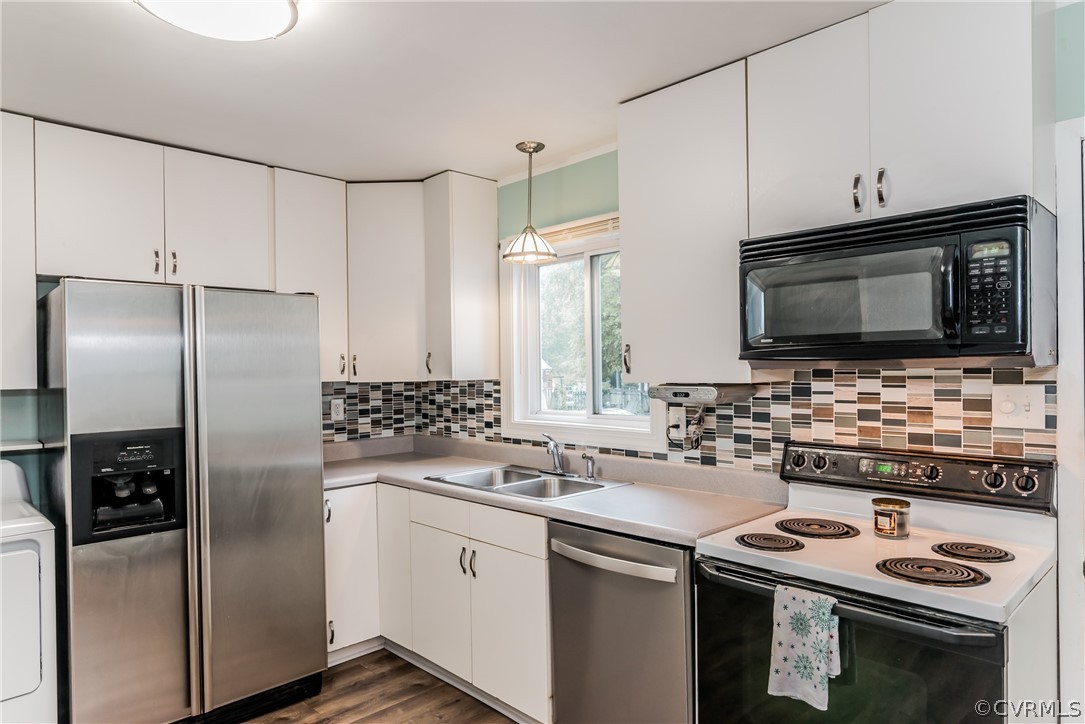 5242 Rollingway Road Chesterfield, VA 23832 - Photo 7 of 24 a kitchen with stainless steel appliances a refrigerator a stove a sink and a microwave