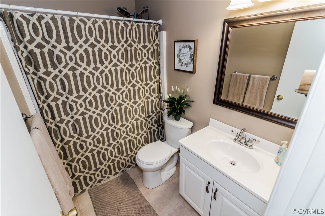 5242 Rollingway Road Chesterfield, VA 23832 - Photo 10 of 24 a bathroom with a sink and a mirror
