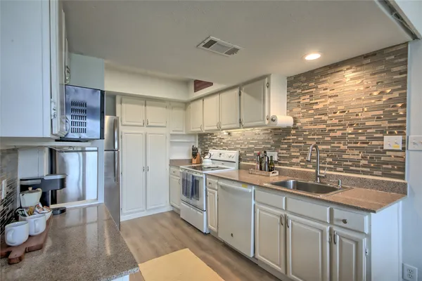$295,000 | 549 Demarett Drive, Point Venture, TX 78645