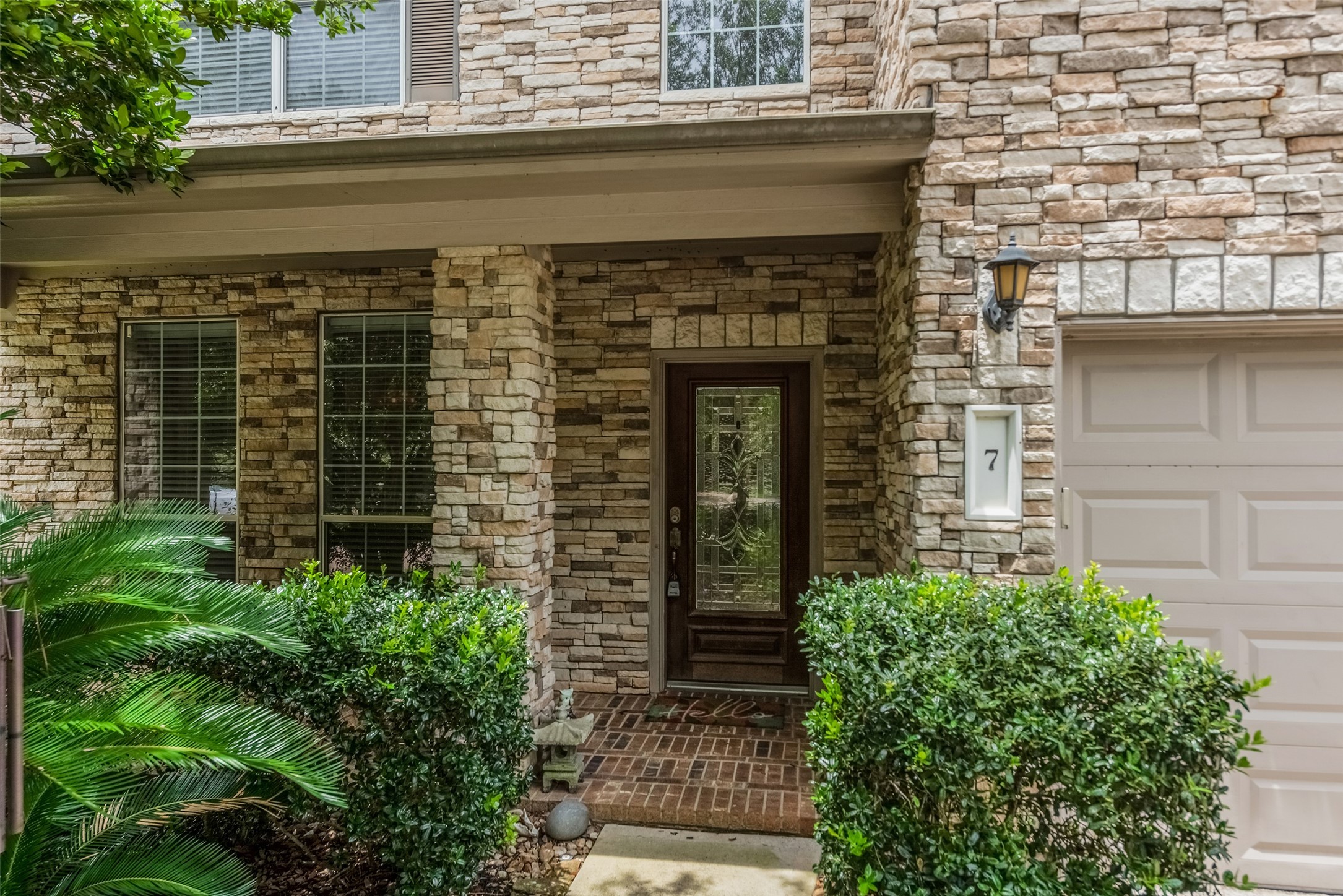 7 Ebony Oaks Place Spring, TX 77382 - Photo 2 of 37