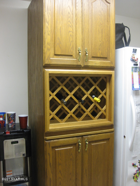 9530 Mieras Road Yakima, WA 98901 - Photo 16 of 55 a utility room with dryer and washer