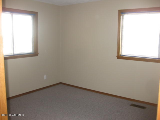 9530 Mieras Road Yakima, WA 98901 - Photo 24 of 55 an empty room with a window