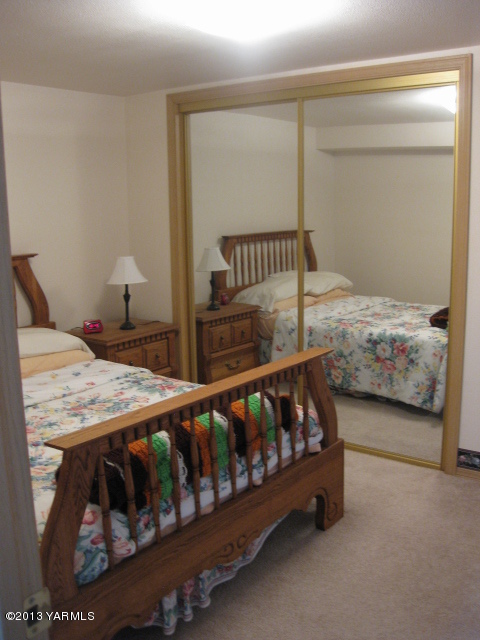 9530 Mieras Road Yakima, WA 98901 - Photo 29 of 55 a bedroom with a bed and a window