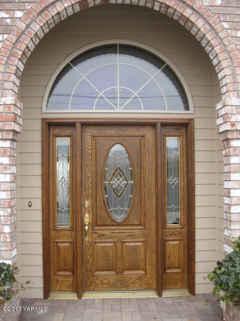 9530 Mieras Road Yakima, WA 98901 - Photo 4 of 55 a front view of a house