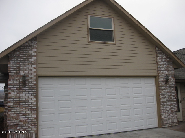 9530 Mieras Road Yakima, WA 98901 - Photo 36 of 55 a view of front of house