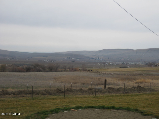 9530 Mieras Road Yakima, WA 98901 - Photo 37 of 55 a view of lake view and mountain
