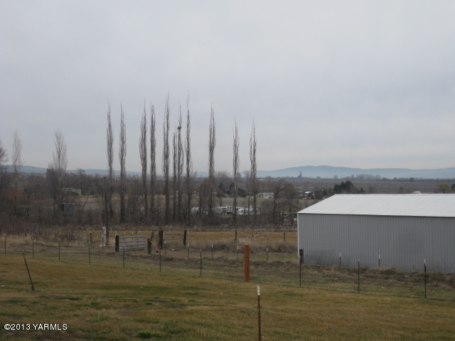 9530 Mieras Road Yakima, WA 98901 - Photo 39 of 55 a view of outdoor space with swimming pool