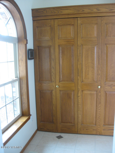 9530 Mieras Road Yakima, WA 98901 - Photo 5 of 55 Quality finish work